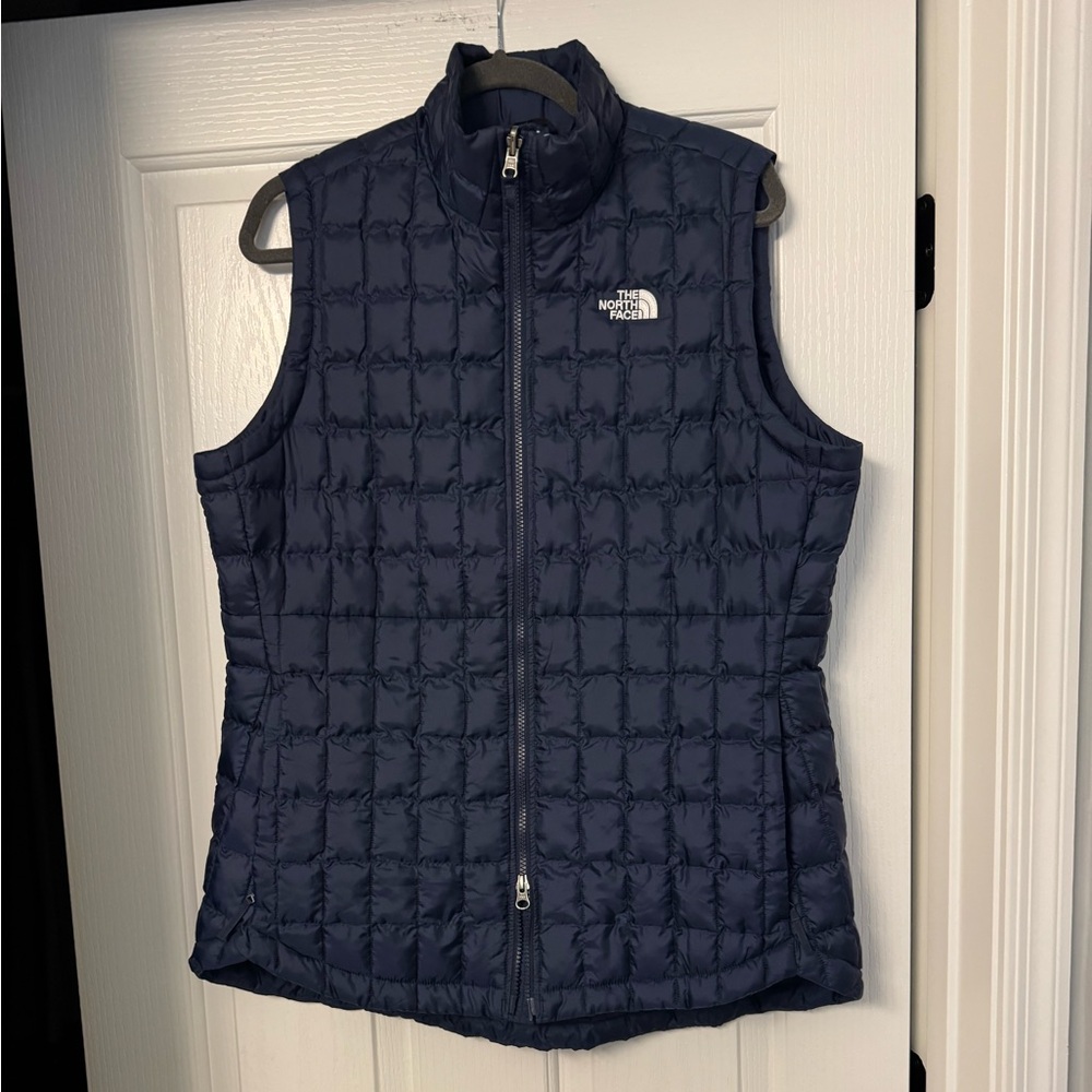 The North Face Women's Blue Puffer Vest - Picture 4 of 4